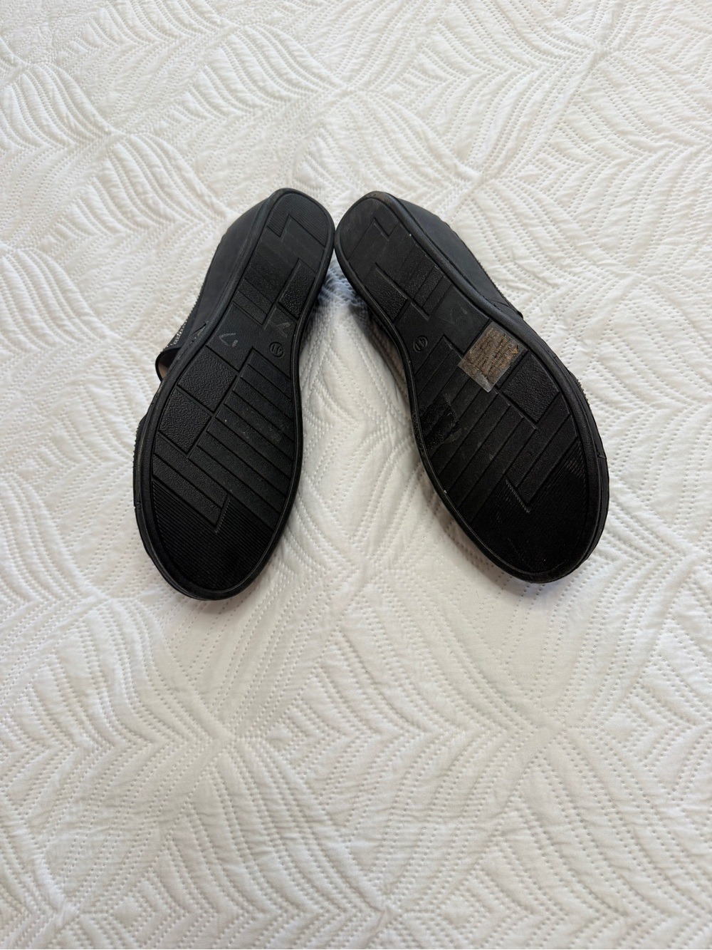 American Exchange Women’s Black Floral Toe-Ring Slide Sandals. Size 11 - Picture 7 of 7